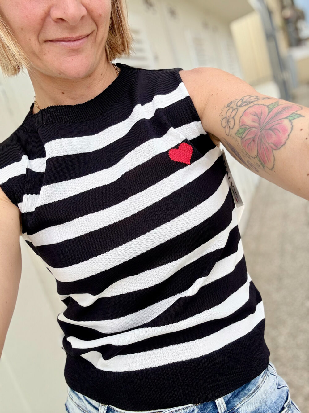 TOP RIGATO SMANICATO CUORICINO