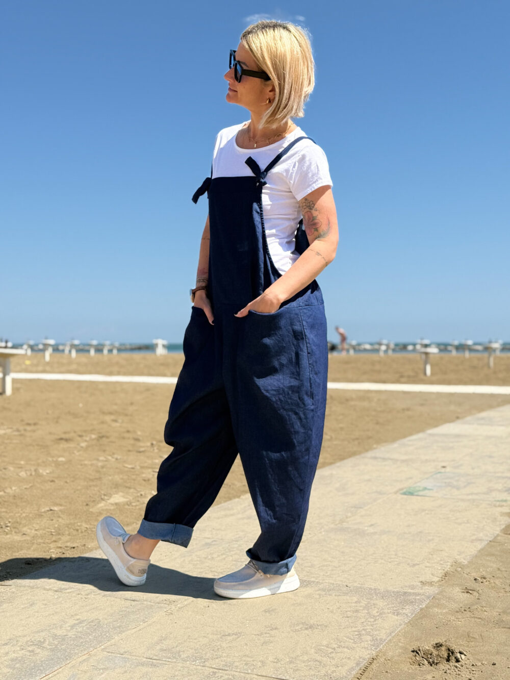 SALOPETTE IN COTONE CON T-SHIRT