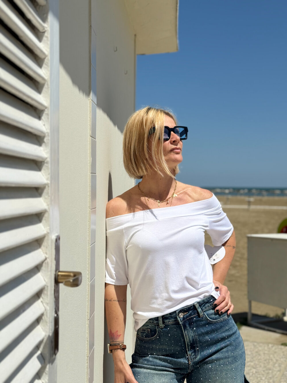 TSHIRT ELASTICIZZATA COLLO A BARCHETTA