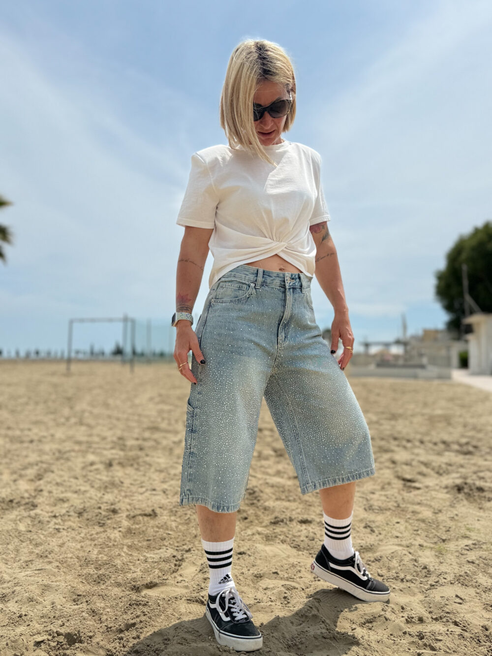 BERMUDA CON BRILLANTINI ELASTICIZZATO