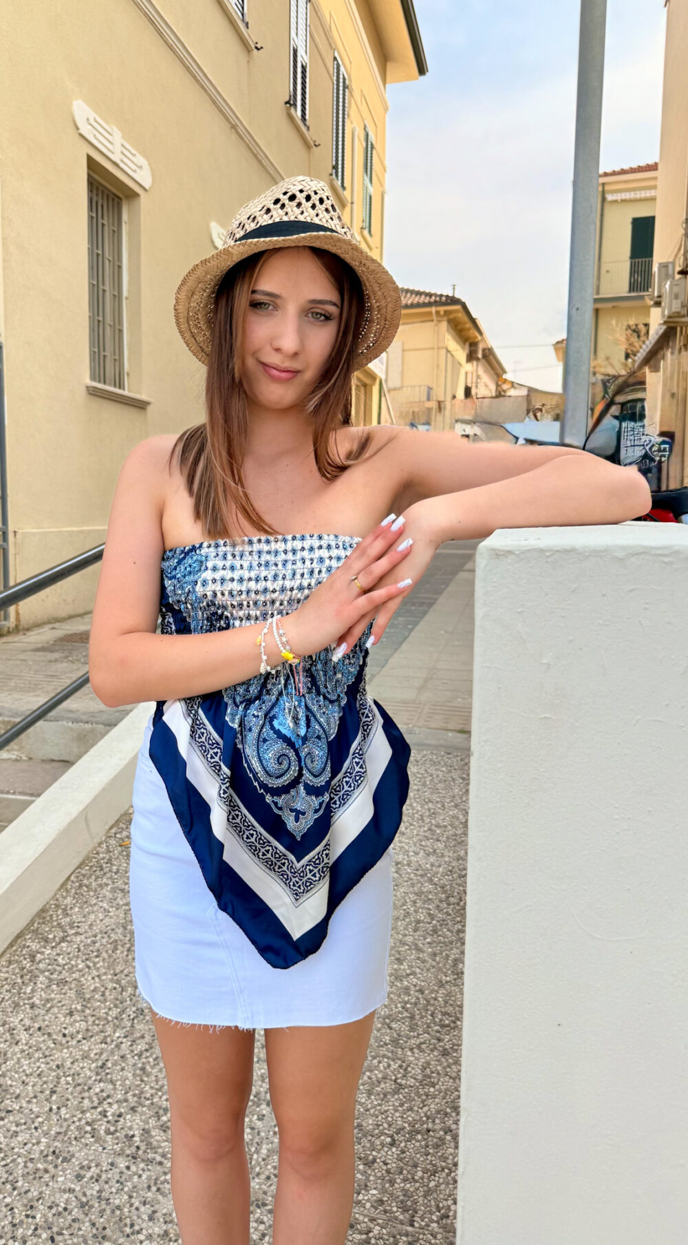 MINIGONNA IN JEANS SFRANGIATA ELASTICIZZATA