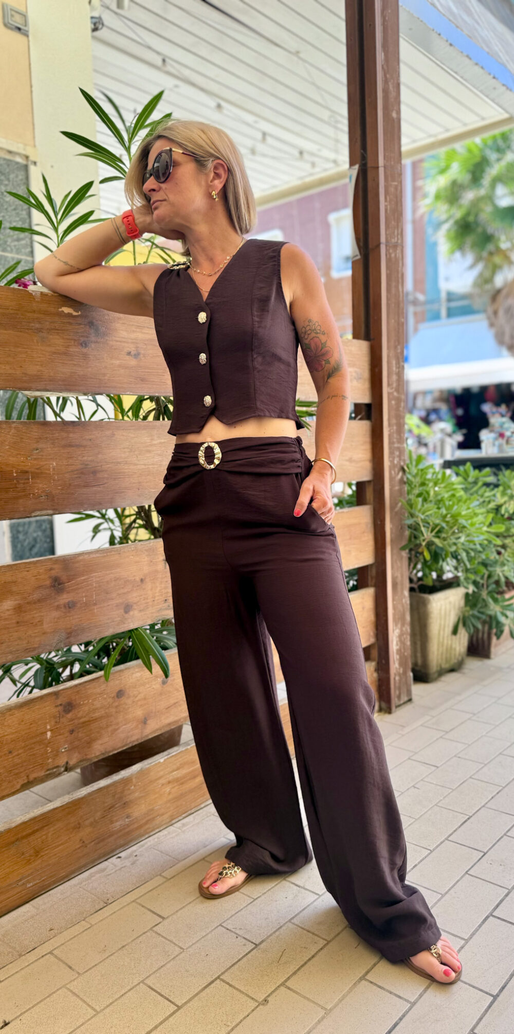 COMPLETO GILET E PANTALONE PALAZZO CON GIOIELLO