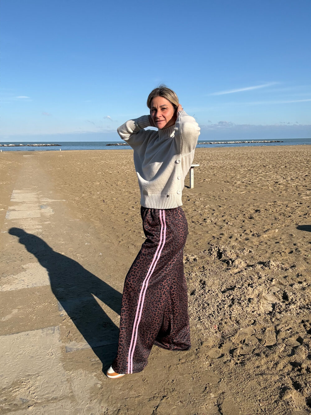 PANTALONE EFFETTO TUTA ANIMALIER E BANDE LATERALI