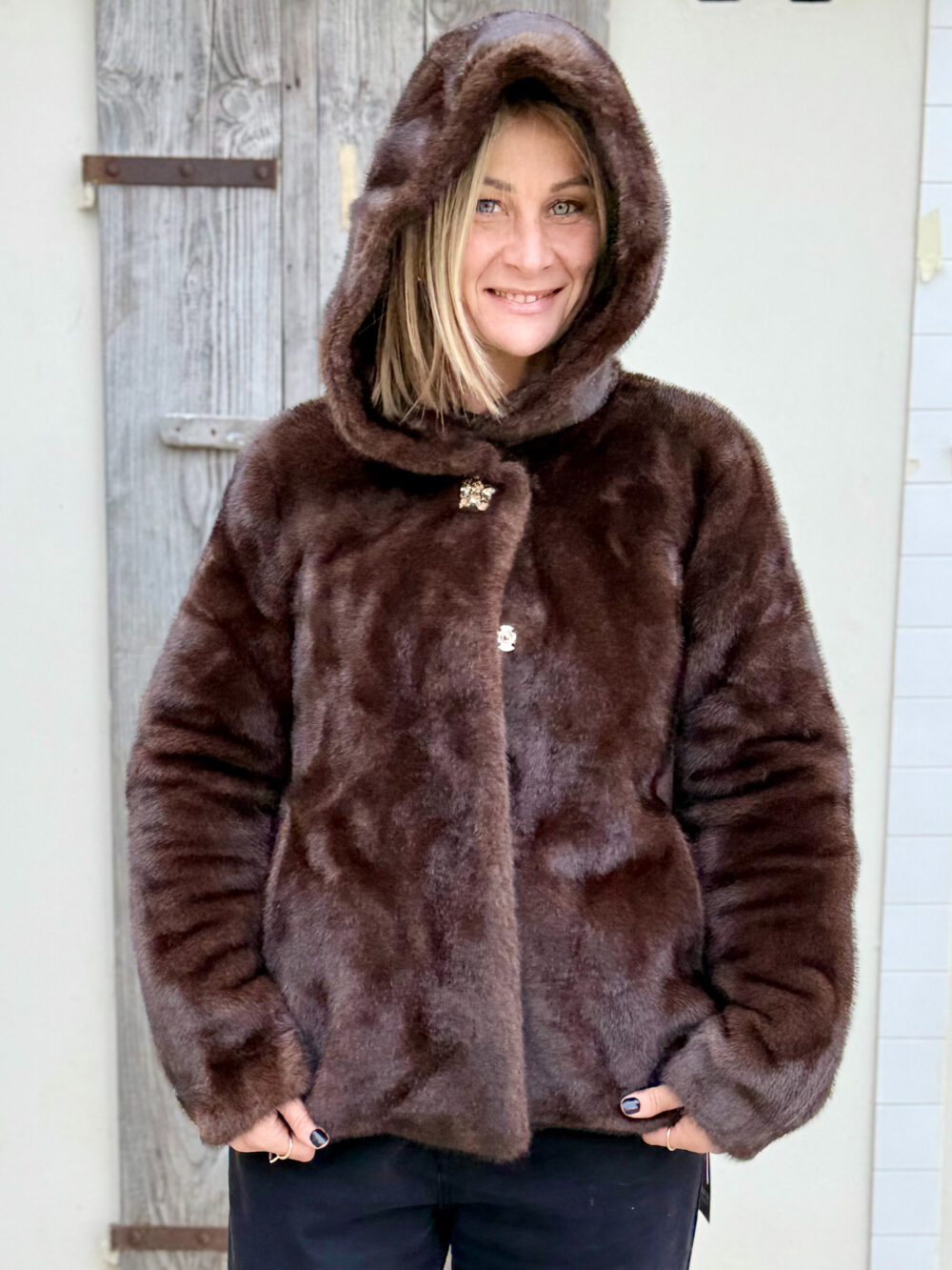 PELLICCIOTTO ECOLOGICO CON BOTTONI GIOIELLO