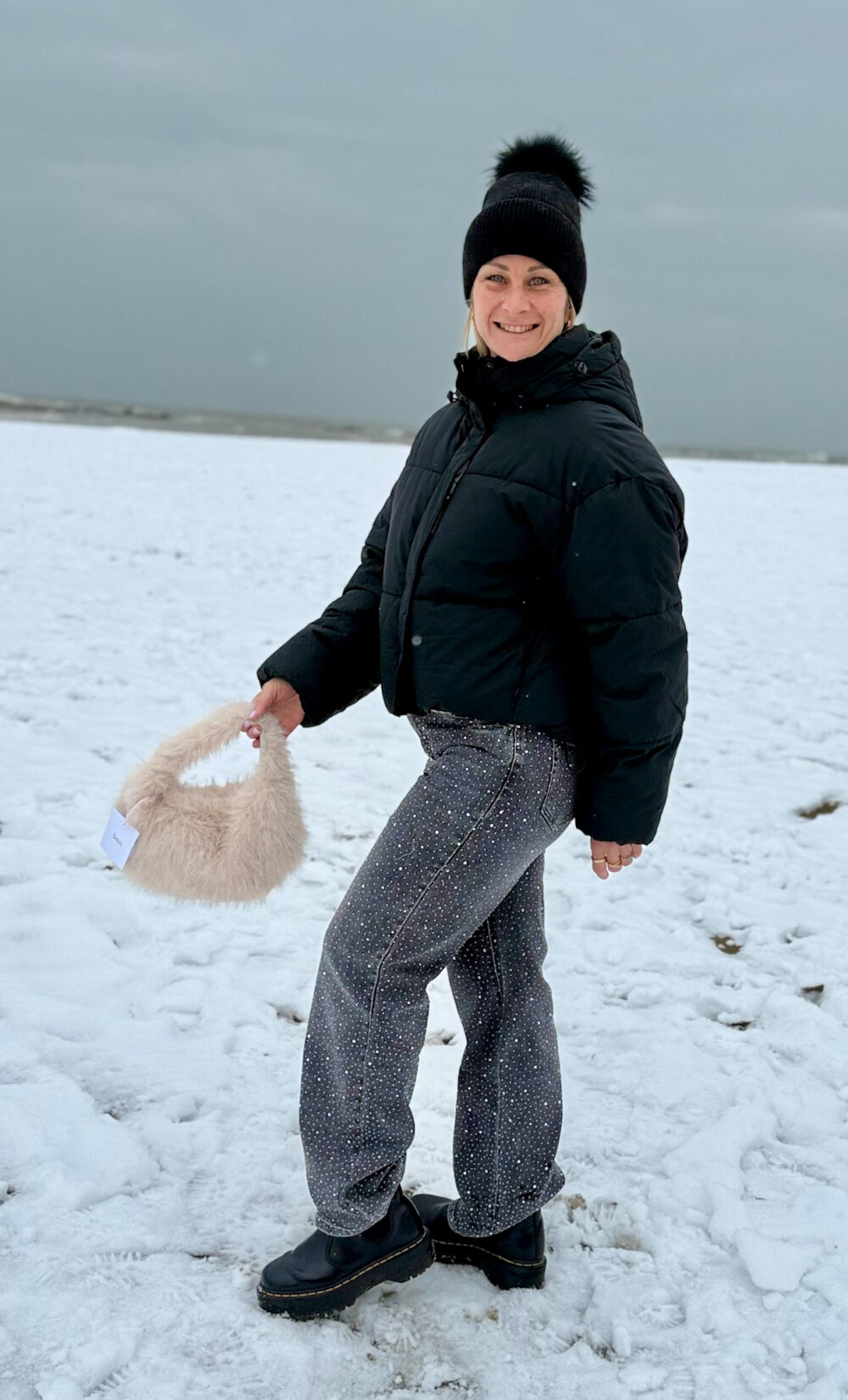 GIUBBOTTO IMBOTTITO CORTO CON CAPPUCCIO