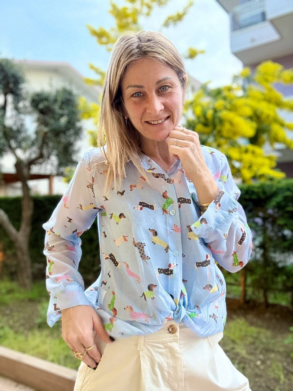 CAMICIA IN TESSUTO GARZATO CON STAMPA BASSOTTO