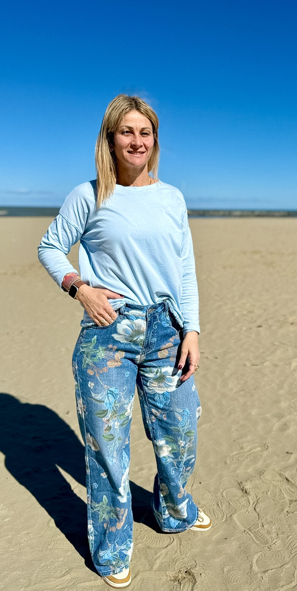 JEANS WIDE LEG CON STAMPA FLOREALE ELASTICIZZATO