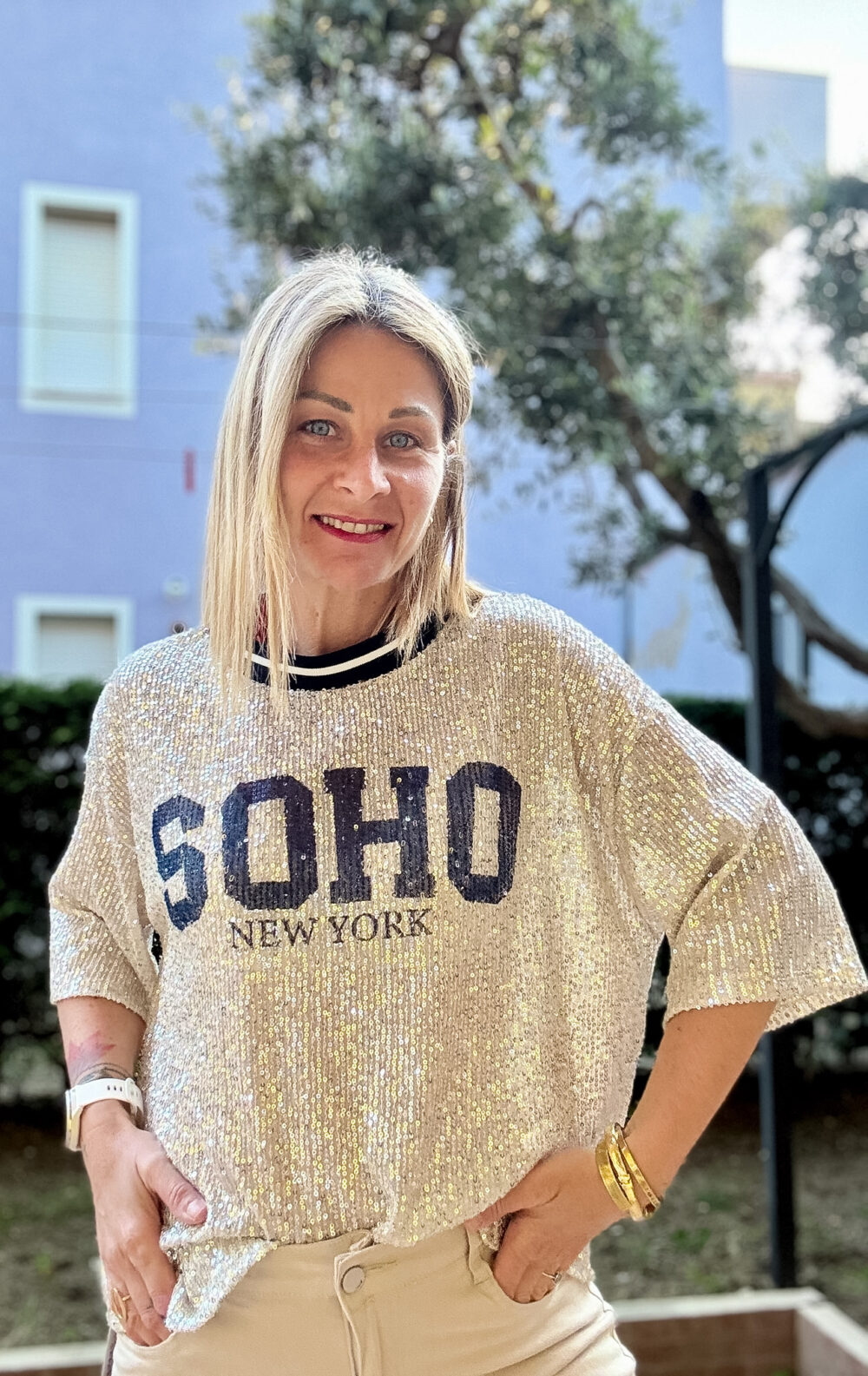 T-SHIRT TAGLIO COMODO CON PAILETTES E SCRITTA